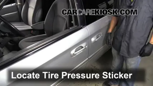 2005 Chrysler Town and Country Touring 3.8L V6 Tires & Wheels Check Tire Pressure